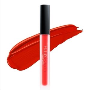 Nwt Huda beauty alluring red liquid matte